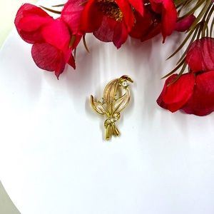 Leaf Motif Vintage Minimalist Gold Brooch with Enamel and Crystal Accents